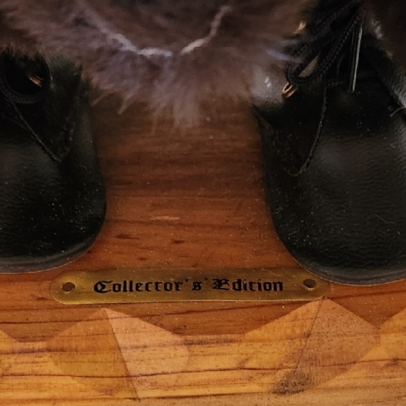 Red Santa Claus Holiday Decor - Picture 5 of 5